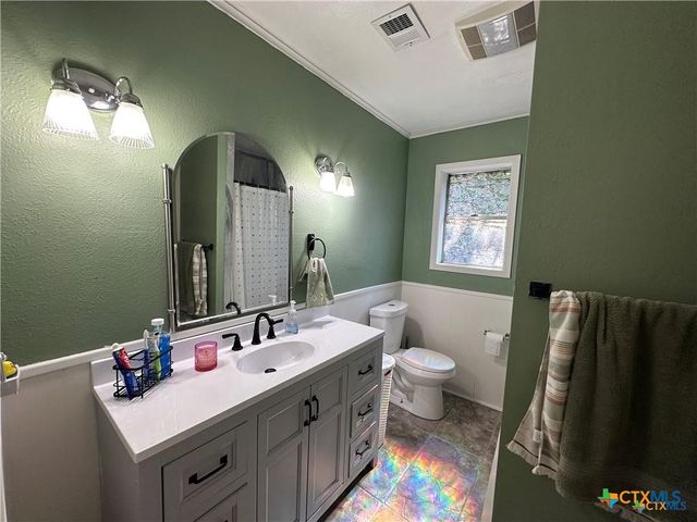 103 Oxford Street, Victoria, TX 77904