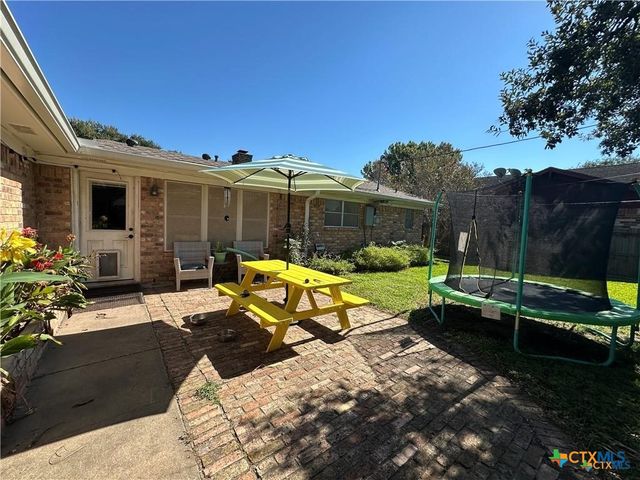 103 Oxford Street, Victoria, TX 77904