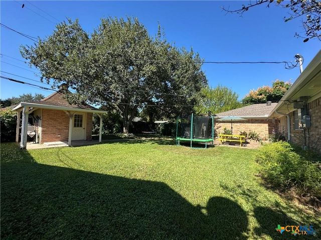 103 Oxford Street, Victoria, TX 77904