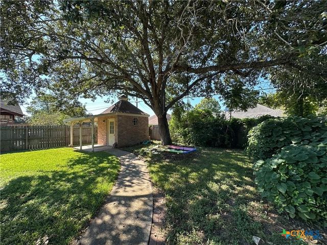 103 Oxford Street, Victoria, TX 77904