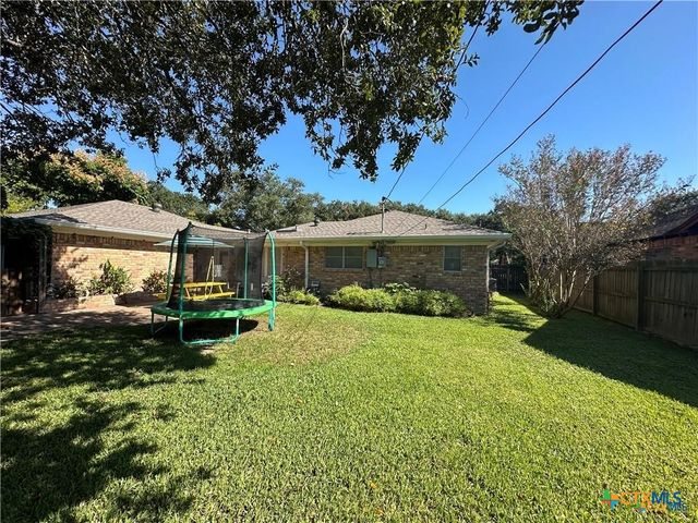 103 Oxford Street, Victoria, TX 77904