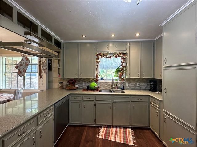 103 Oxford Street, Victoria, TX 77904