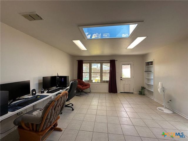 103 Oxford Street, Victoria, TX 77904