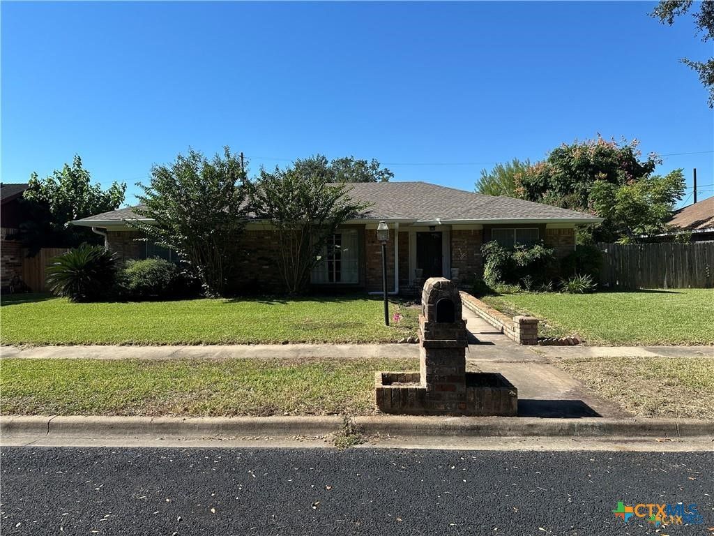 103 Oxford Street, Victoria, TX 77904