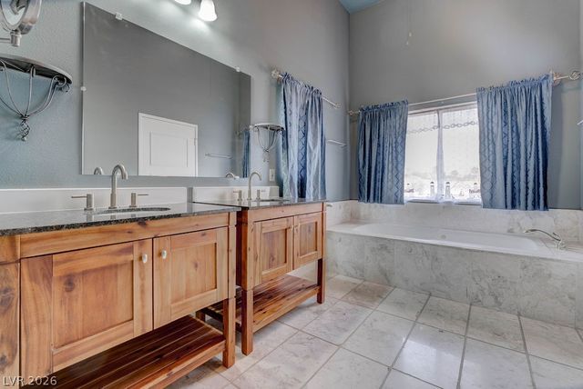 4880 Dorrell Lane, Las Vegas, NV 89131