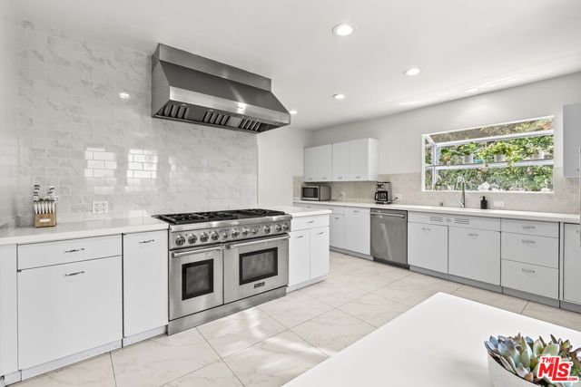 1972 Outpost Circle, Los Angeles, CA 90068