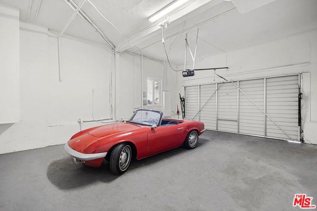 1972 Outpost Circle, Los Angeles, CA 90068