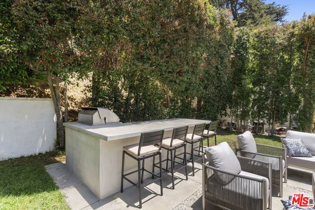 1972 Outpost Circle, Los Angeles, CA 90068