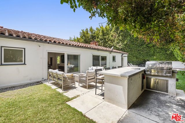 1972 Outpost Circle, Los Angeles, CA 90068