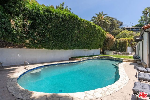 1972 Outpost Circle, Los Angeles, CA 90068