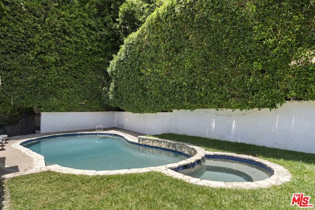 1972 Outpost Circle, Los Angeles, CA 90068