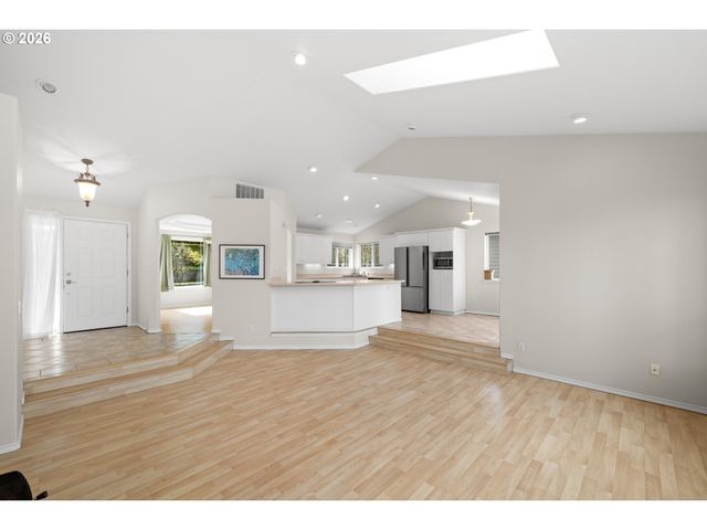 18029 CHICKAREE Dr, Oregon City, OR 97045