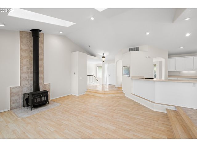 18029 CHICKAREE Dr, Oregon City, OR 97045