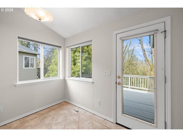 18029 CHICKAREE Dr, Oregon City, OR 97045