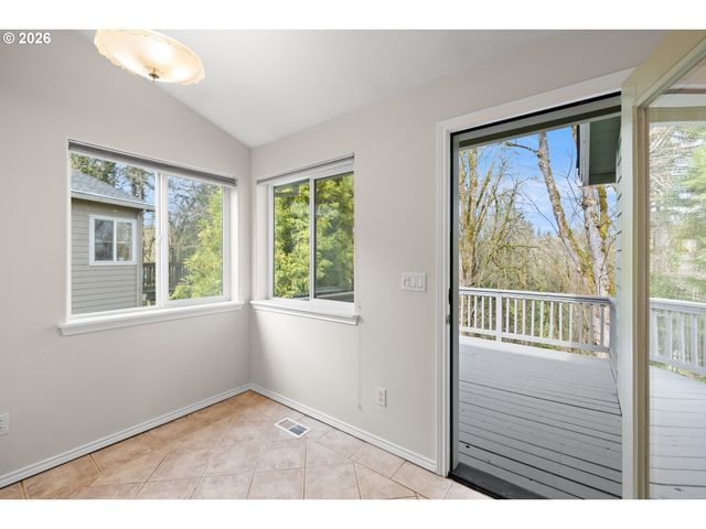 18029 CHICKAREE Dr, Oregon City, OR 97045