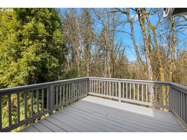 18029 CHICKAREE Dr, Oregon City, OR 97045