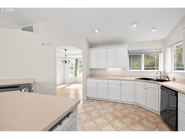 18029 CHICKAREE Dr, Oregon City, OR 97045