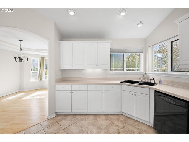 18029 CHICKAREE Dr, Oregon City, OR 97045