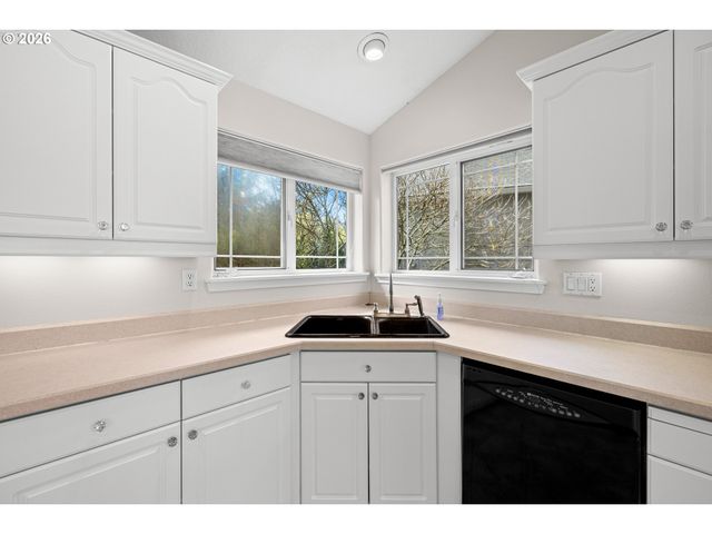 18029 CHICKAREE Dr, Oregon City, OR 97045