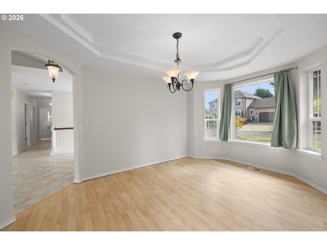 18029 CHICKAREE Dr, Oregon City, OR 97045