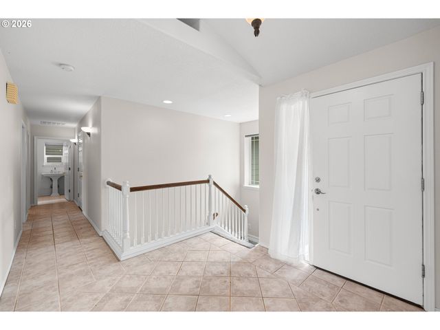 18029 CHICKAREE Dr, Oregon City, OR 97045