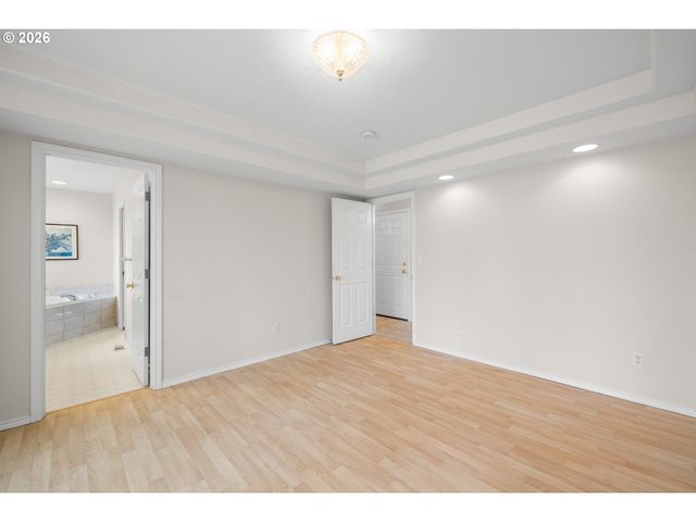 18029 CHICKAREE Dr, Oregon City, OR 97045