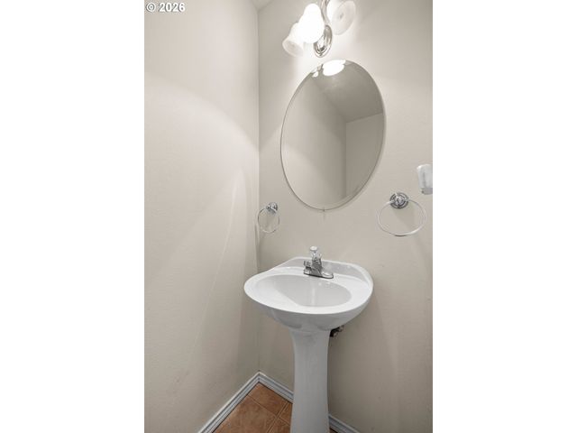 18029 CHICKAREE Dr, Oregon City, OR 97045