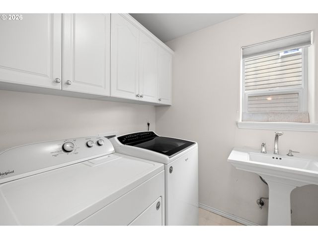 18029 CHICKAREE Dr, Oregon City, OR 97045