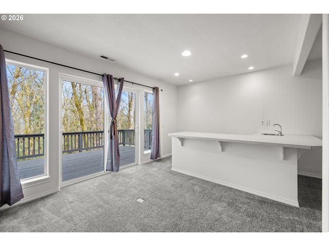 18029 CHICKAREE Dr, Oregon City, OR 97045