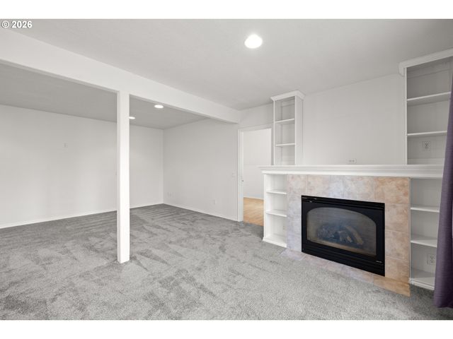 18029 CHICKAREE Dr, Oregon City, OR 97045