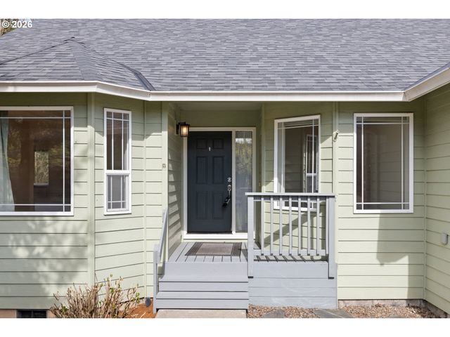 18029 CHICKAREE Dr, Oregon City, OR 97045