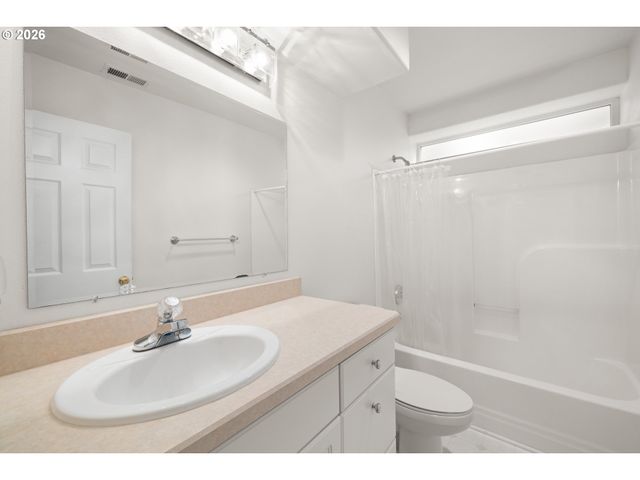 18029 CHICKAREE Dr, Oregon City, OR 97045