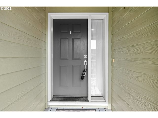 18029 CHICKAREE Dr, Oregon City, OR 97045