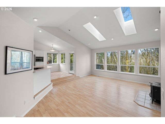 18029 CHICKAREE Dr, Oregon City, OR 97045