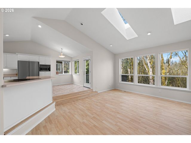 18029 CHICKAREE Dr, Oregon City, OR 97045