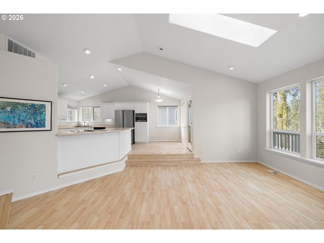 18029 CHICKAREE Dr, Oregon City, OR 97045