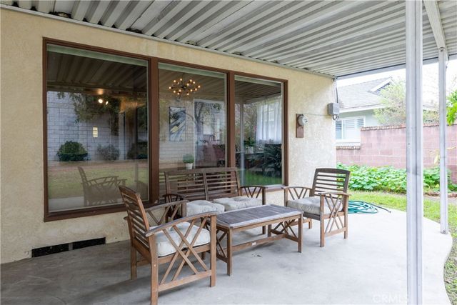 2843 Lomina, Long Beach, CA 90815