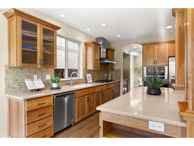16630 Nw VETTER Dr, Portland, OR 97229