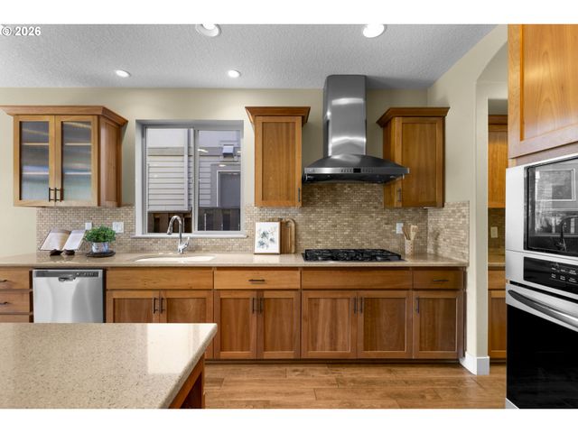 16630 Nw VETTER Dr, Portland, OR 97229