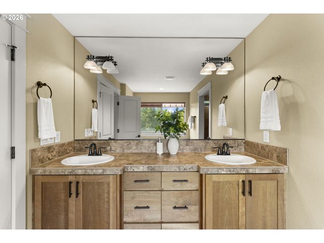 16630 Nw VETTER Dr, Portland, OR 97229