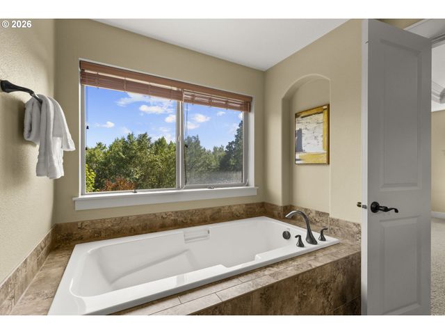 16630 Nw VETTER Dr, Portland, OR 97229