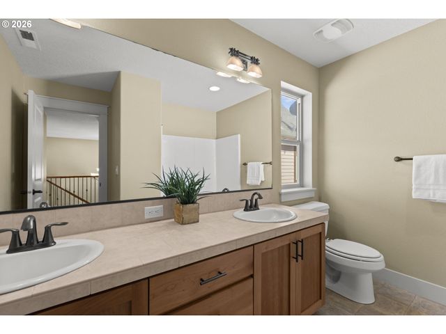 16630 Nw VETTER Dr, Portland, OR 97229