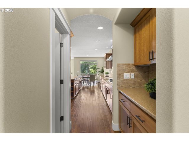 16630 Nw VETTER Dr, Portland, OR 97229