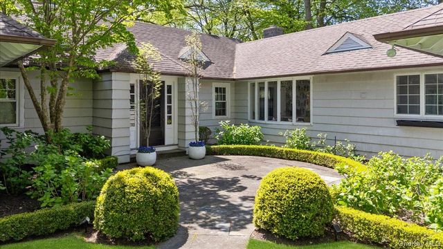 100 Ocean Avenue, Lawrence, NY 11559