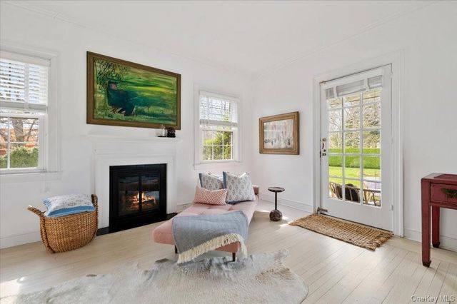100 Ocean Avenue, Lawrence, NY 11559
