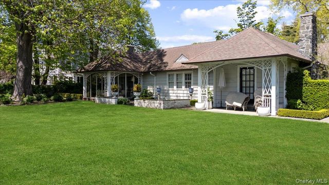 100 Ocean Avenue, Lawrence, NY 11559
