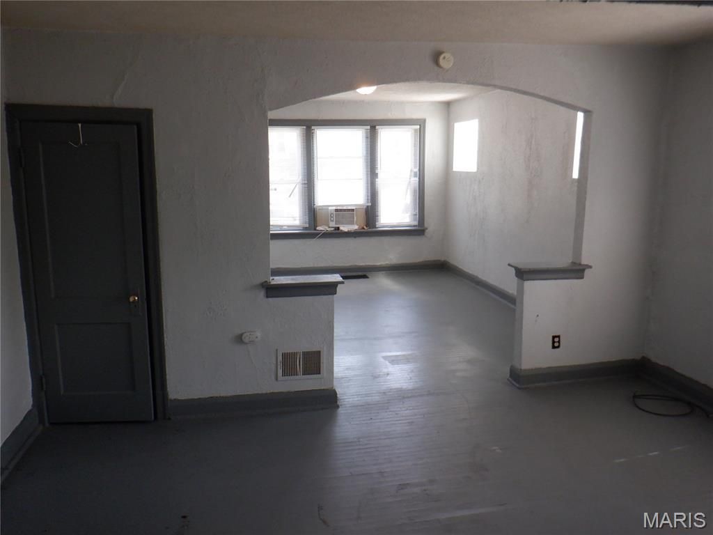 Image 4 of property listing at 3453 Pennsylvania Avenue, St Louis, MO 63118