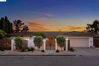 10592 Englewood Dr, Oakland, CA 94605
