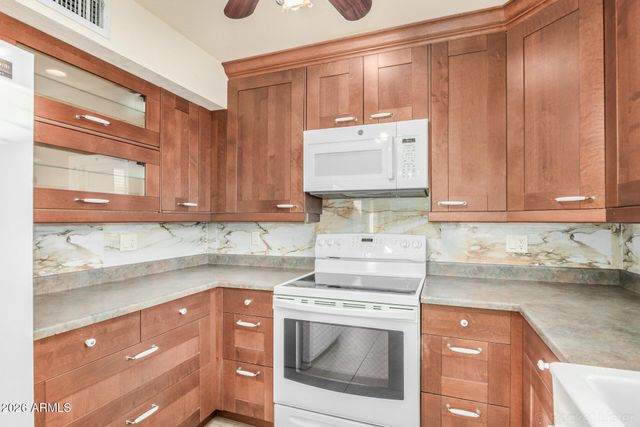 5626 W BLUEFIELD Avenue, Glendale, AZ 85308