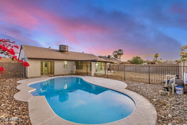 5626 W BLUEFIELD Avenue, Glendale, AZ 85308